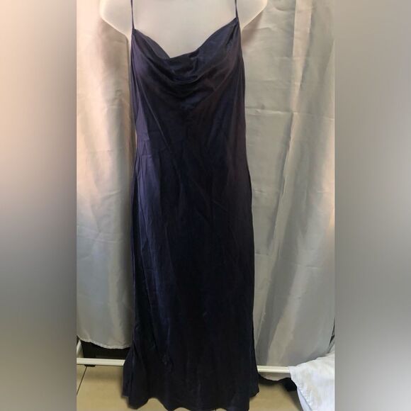 Victoria's Secret long 100% silk gown Navy blue Medium excellent condition